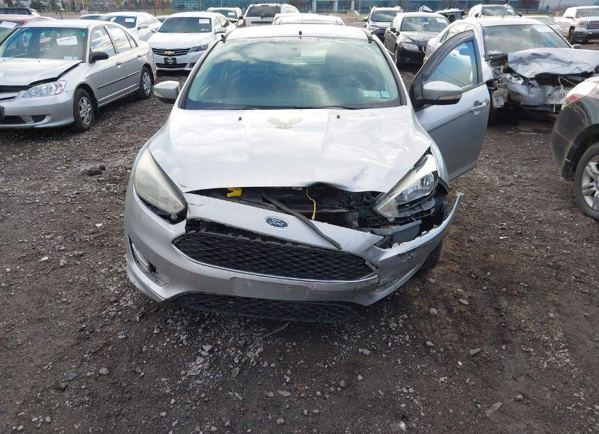 Photo 6 of 2015 Ford Focus SE (VIN 1FADP3F28FL247707)