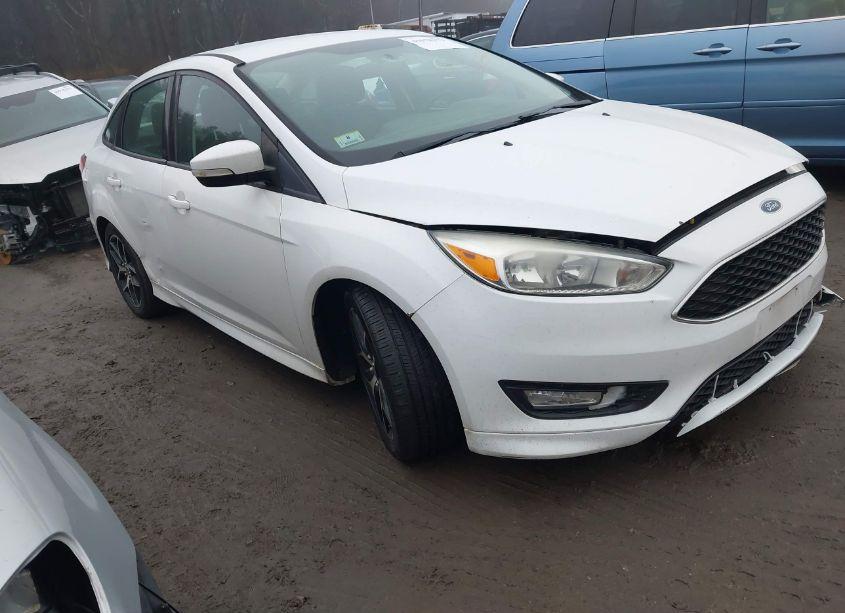 2015 Ford Focus SE (VIN 1FADP3F28FL279198) main photo