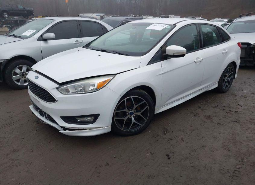 Photo 2 of 2015 Ford Focus SE (VIN 1FADP3F28FL279198)