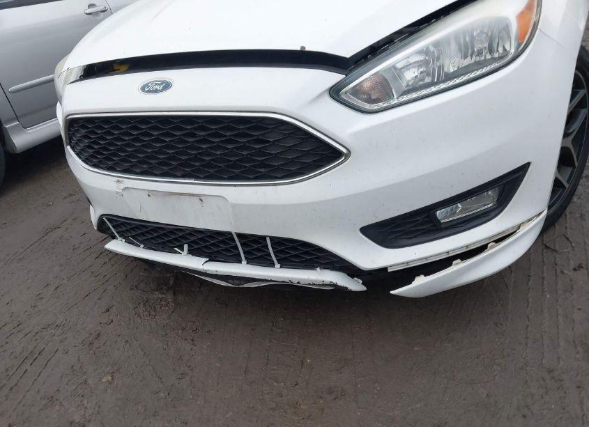 Photo 6 of 2015 Ford Focus SE (VIN 1FADP3F28FL279198)