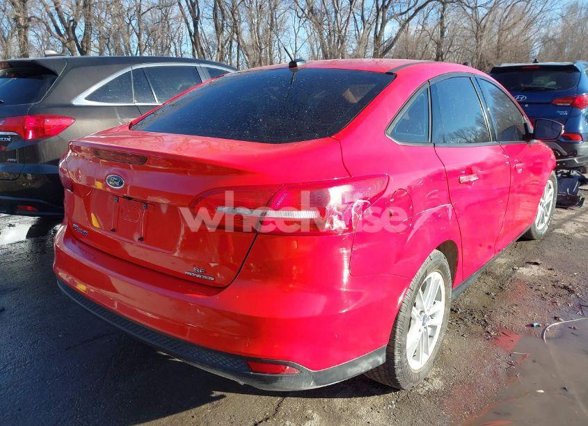 Photo 4 of 2015 Ford Focus SE (VIN 1FADP3F28FL287446)