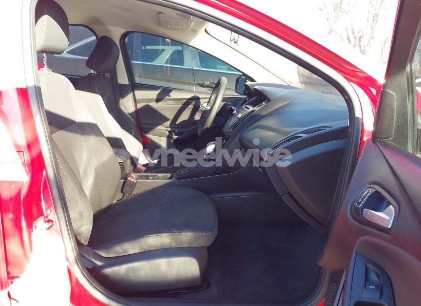 Photo 5 of 2015 Ford Focus SE (VIN 1FADP3F28FL287446)