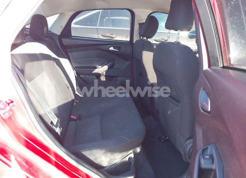 Photo 8 of 2015 Ford Focus SE (VIN 1FADP3F28FL287446)