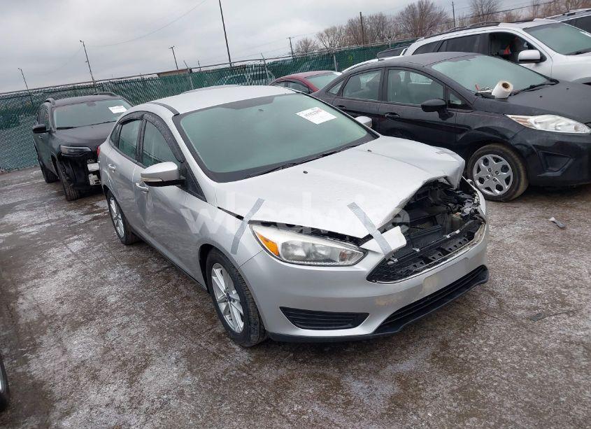 2015 Ford Focus SE (VIN 1FADP3F28FL312975) main photo