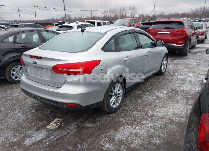 Photo 4 of 2015 Ford Focus SE (VIN 1FADP3F28FL312975)