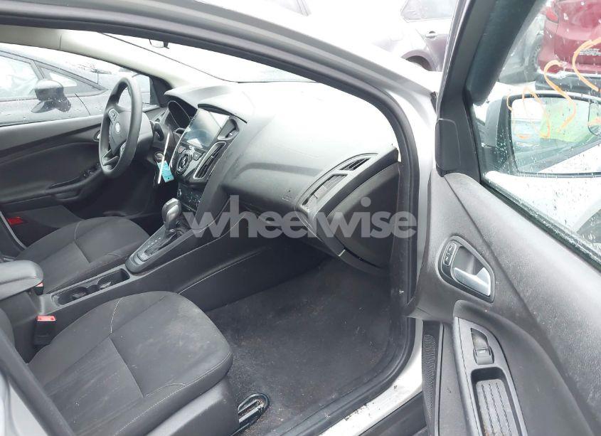 Photo 5 of 2015 Ford Focus SE (VIN 1FADP3F28FL312975)