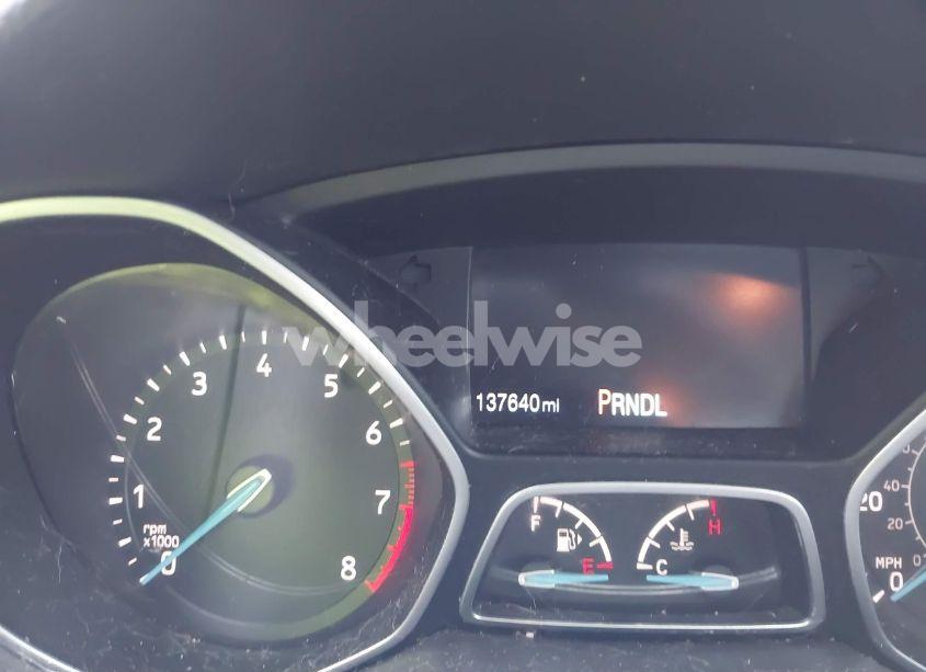 Photo 7 of 2015 Ford Focus SE (VIN 1FADP3F28FL312975)