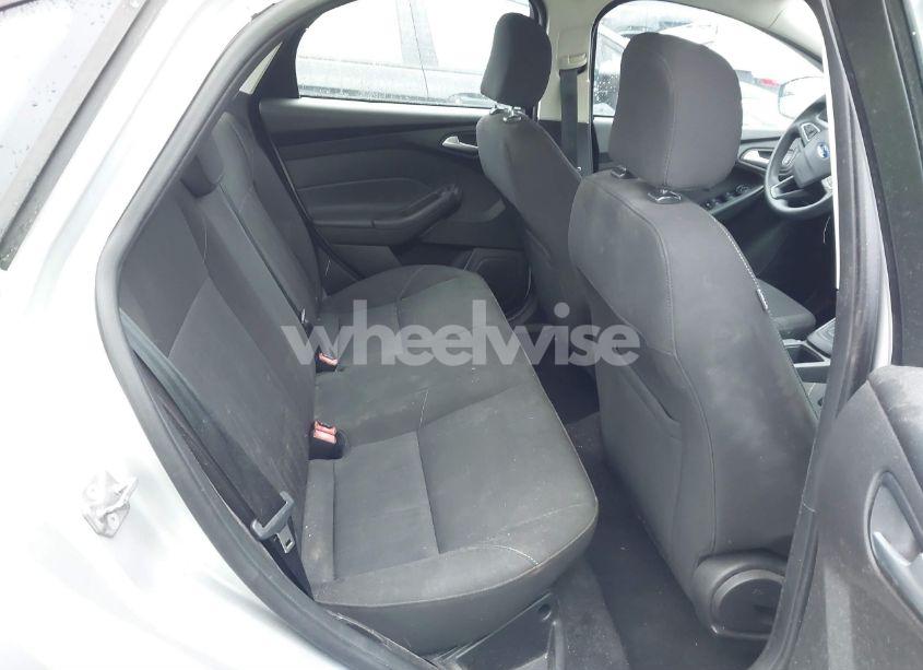 Photo 8 of 2015 Ford Focus SE (VIN 1FADP3F28FL312975)