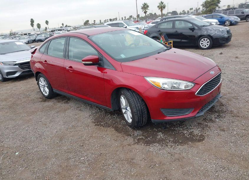 2015 Ford Focus SE (VIN 1FADP3F28FL324561) main photo