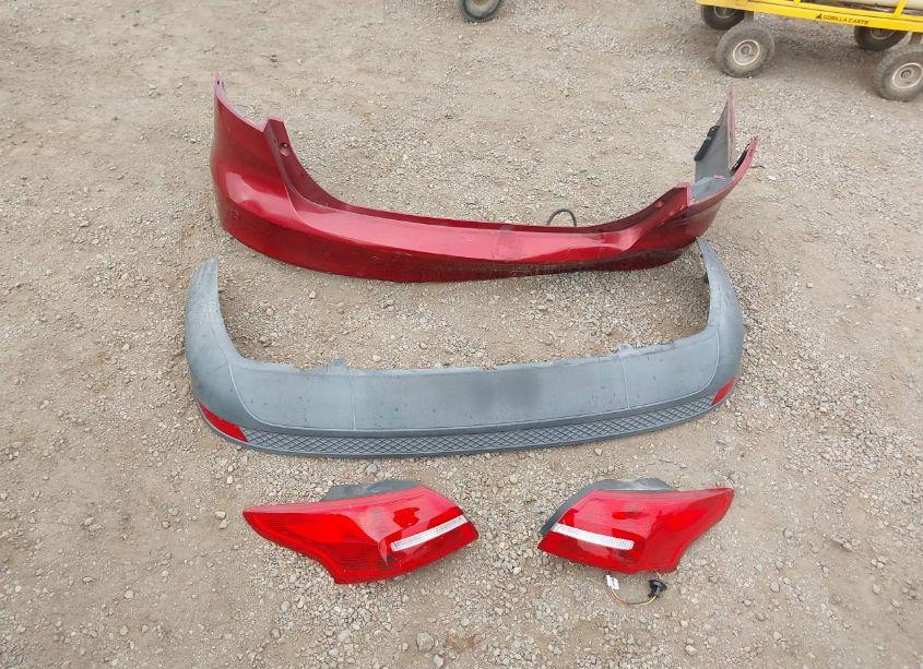 Photo 12 of 2015 Ford Focus SE (VIN 1FADP3F28FL324561)