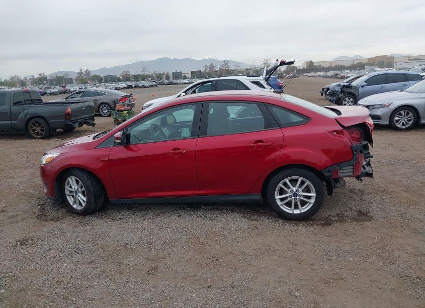 Photo 15 of 2015 Ford Focus SE (VIN 1FADP3F28FL324561)