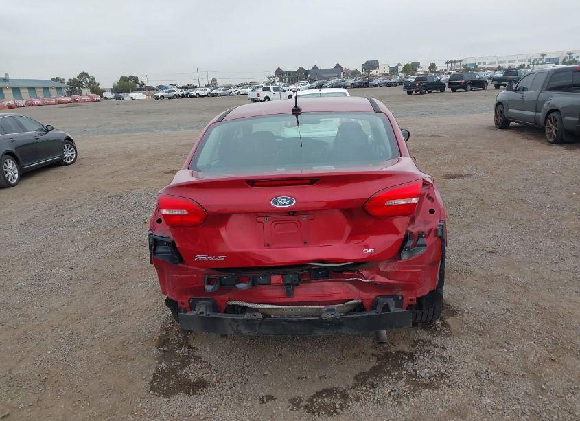 Photo 17 of 2015 Ford Focus SE (VIN 1FADP3F28FL324561)