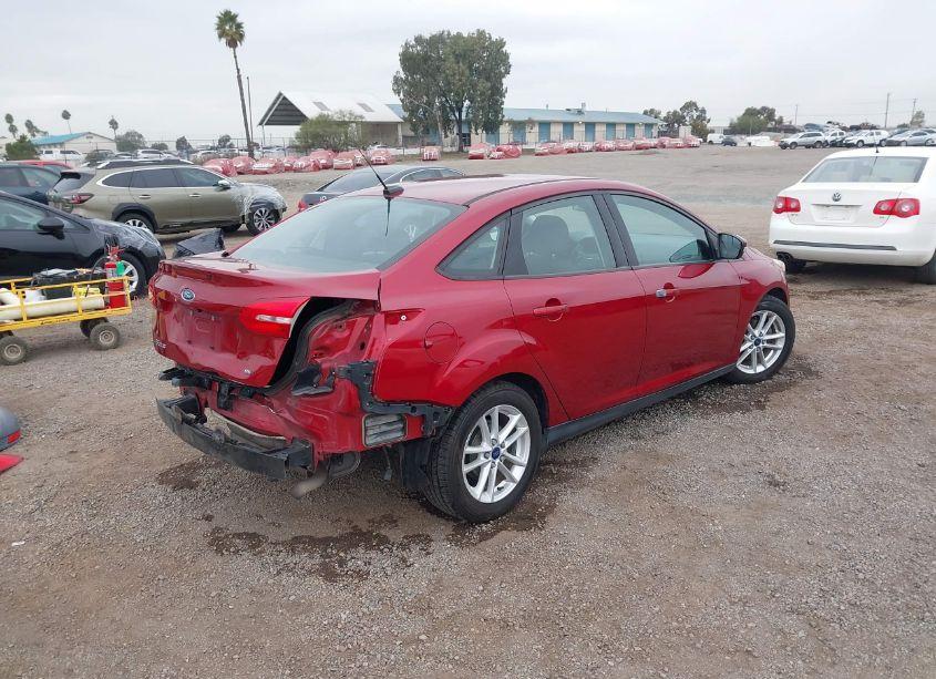Photo 4 of 2015 Ford Focus SE (VIN 1FADP3F28FL324561)