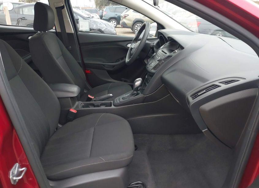 Photo 5 of 2015 Ford Focus SE (VIN 1FADP3F28FL324561)