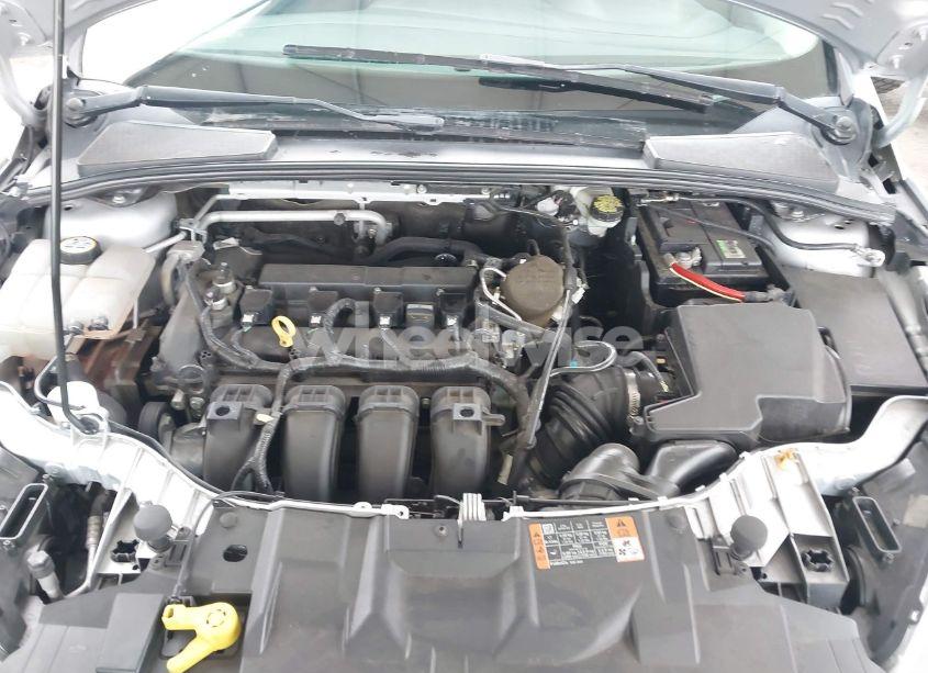 Photo 10 of 2015 Ford Focus SE (VIN 1FADP3F28FL327458)