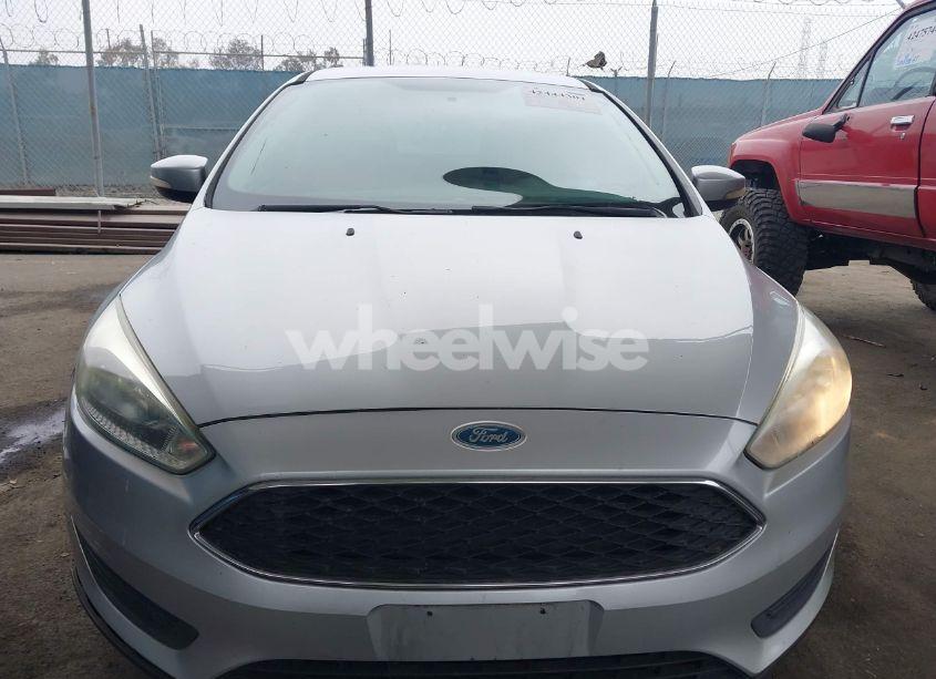 Photo 12 of 2015 Ford Focus SE (VIN 1FADP3F28FL327458)