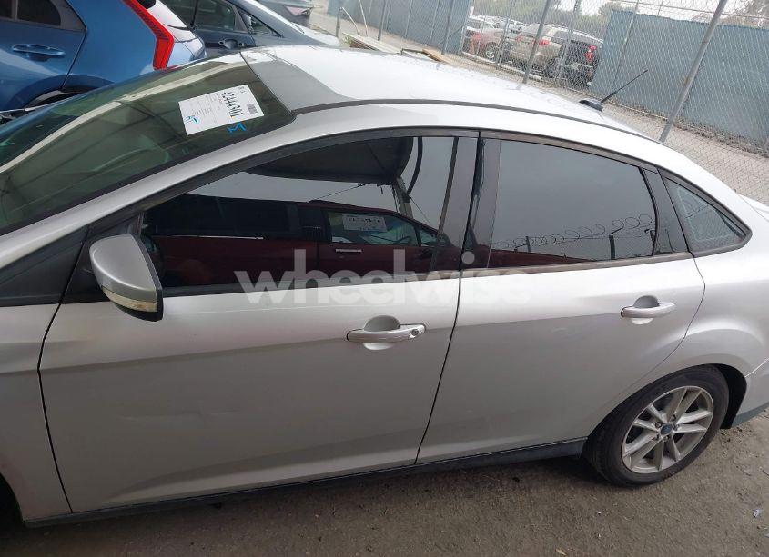 Photo 14 of 2015 Ford Focus SE (VIN 1FADP3F28FL327458)