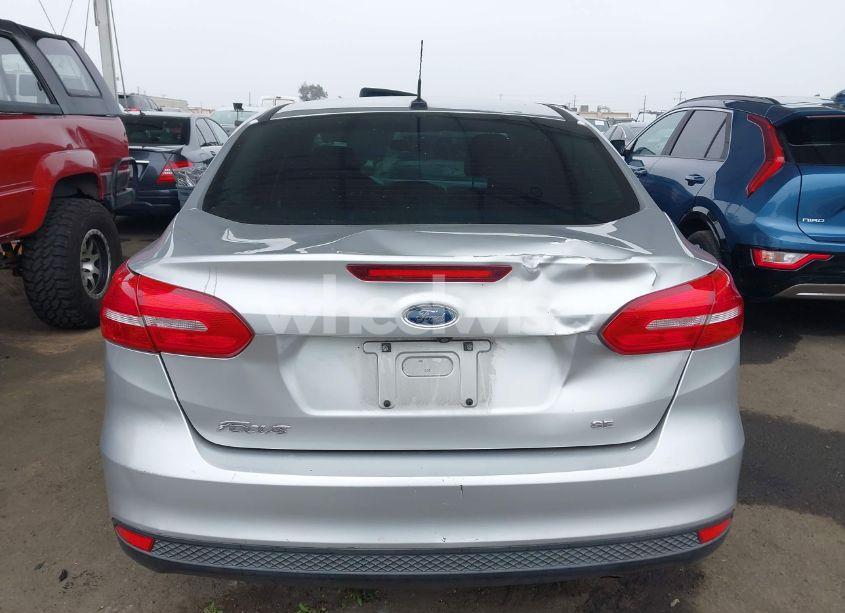 Photo 16 of 2015 Ford Focus SE (VIN 1FADP3F28FL327458)