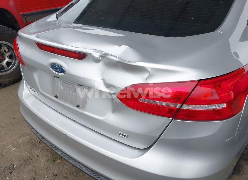 Photo 18 of 2015 Ford Focus SE (VIN 1FADP3F28FL327458)