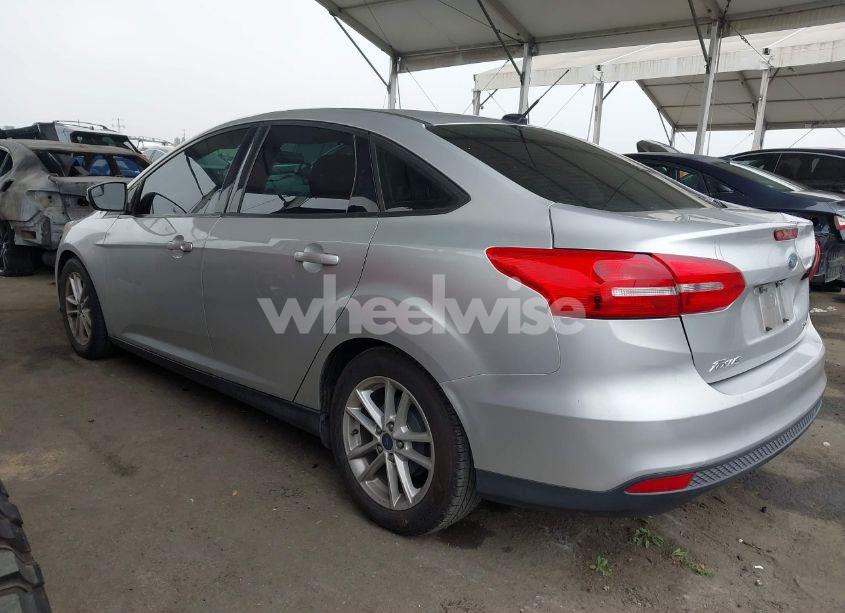 Photo 3 of 2015 Ford Focus SE (VIN 1FADP3F28FL327458)