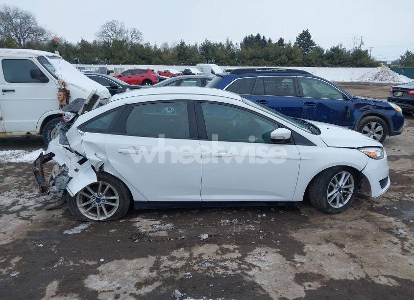 Photo 14 of 2015 Ford Focus SE (VIN 1FADP3F28FL335169)