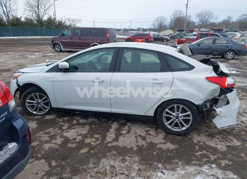 Photo 15 of 2015 Ford Focus SE (VIN 1FADP3F28FL335169)