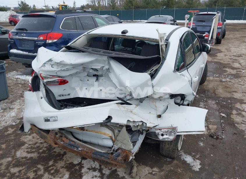 Photo 4 of 2015 Ford Focus SE (VIN 1FADP3F28FL335169)