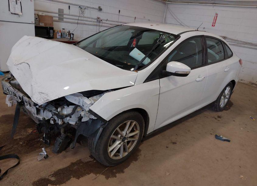 Photo 2 of 2015 Ford Focus SE (VIN 1FADP3F28FL343322)