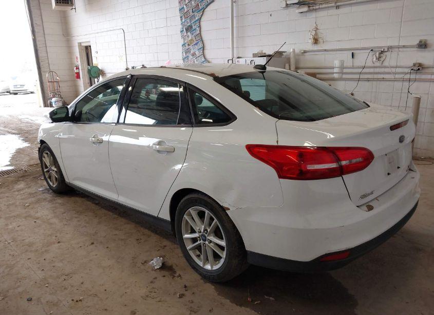 Photo 3 of 2015 Ford Focus SE (VIN 1FADP3F28FL343322)