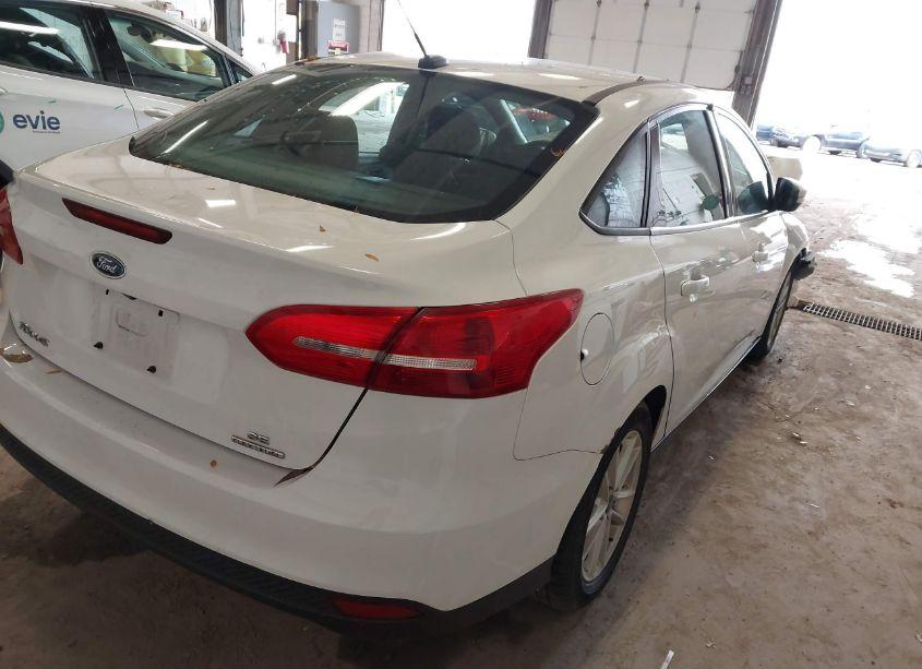 Photo 4 of 2015 Ford Focus SE (VIN 1FADP3F28FL343322)