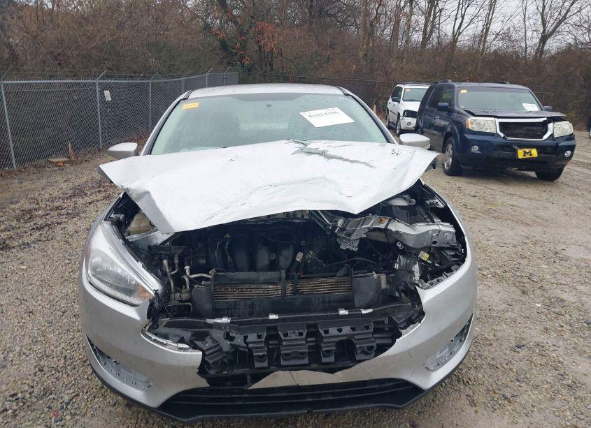 Photo 13 of 2015 Ford Focus SE (VIN 1FADP3F28FL343935)