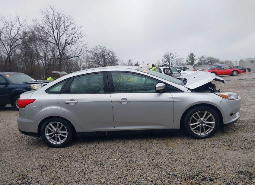 Photo 14 of 2015 Ford Focus SE (VIN 1FADP3F28FL343935)