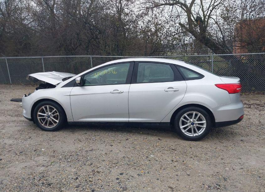 Photo 15 of 2015 Ford Focus SE (VIN 1FADP3F28FL343935)