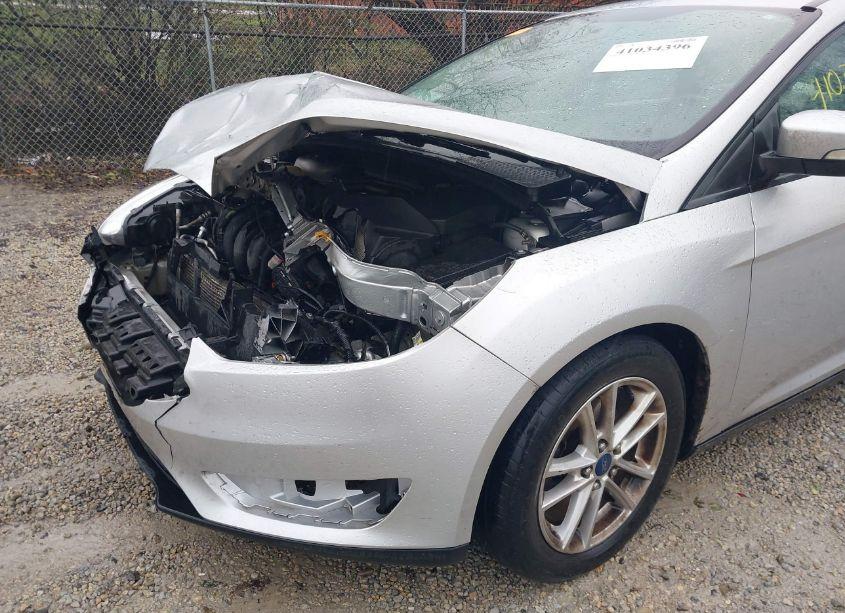 Photo 18 of 2015 Ford Focus SE (VIN 1FADP3F28FL343935)