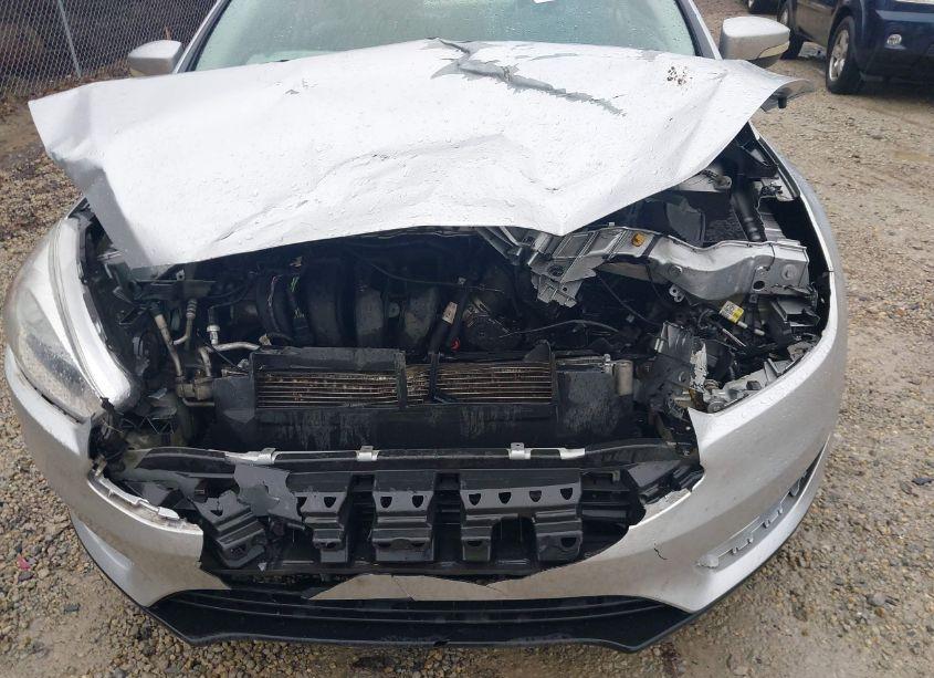 Photo 6 of 2015 Ford Focus SE (VIN 1FADP3F28FL343935)