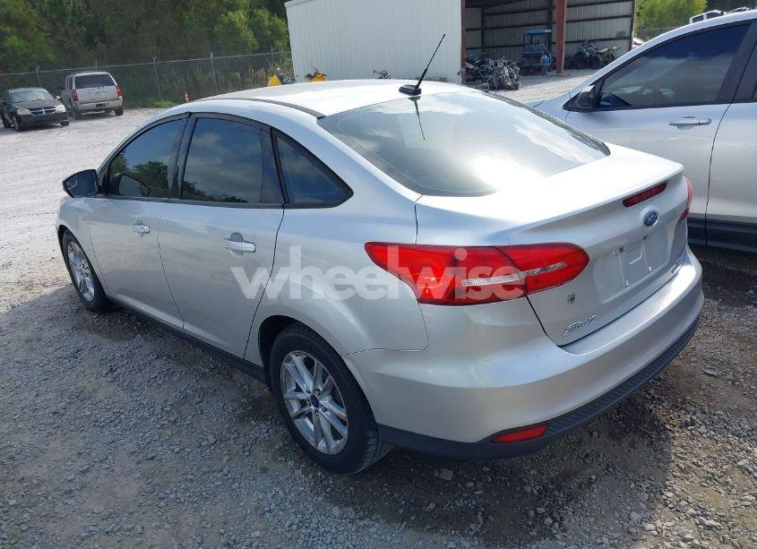 Photo 3 of 2015 Ford Focus SE (VIN 1FADP3F28FL344065)