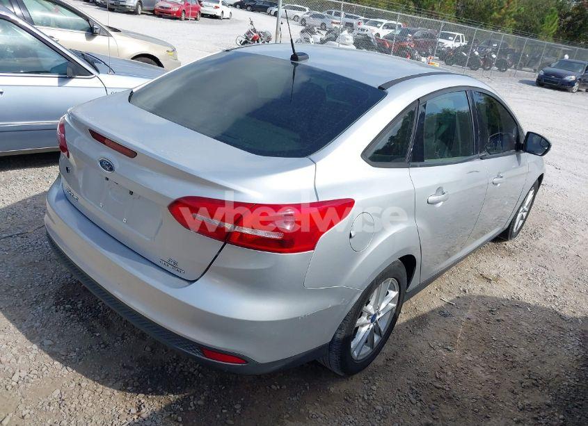 Photo 4 of 2015 Ford Focus SE (VIN 1FADP3F28FL344065)