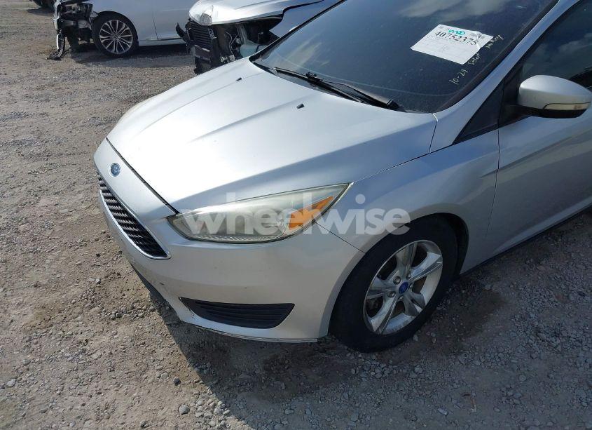 Photo 6 of 2015 Ford Focus SE (VIN 1FADP3F28FL344065)