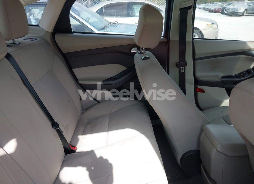 Photo 8 of 2015 Ford Focus SE (VIN 1FADP3F28FL344065)