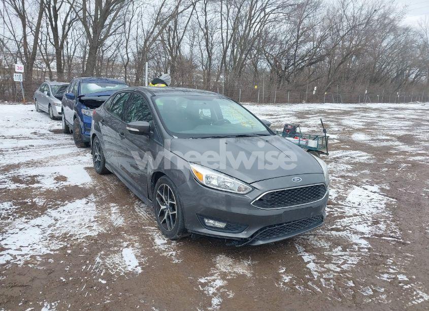 2015 Ford Focus SE (VIN 1FADP3F28FL346849) main photo