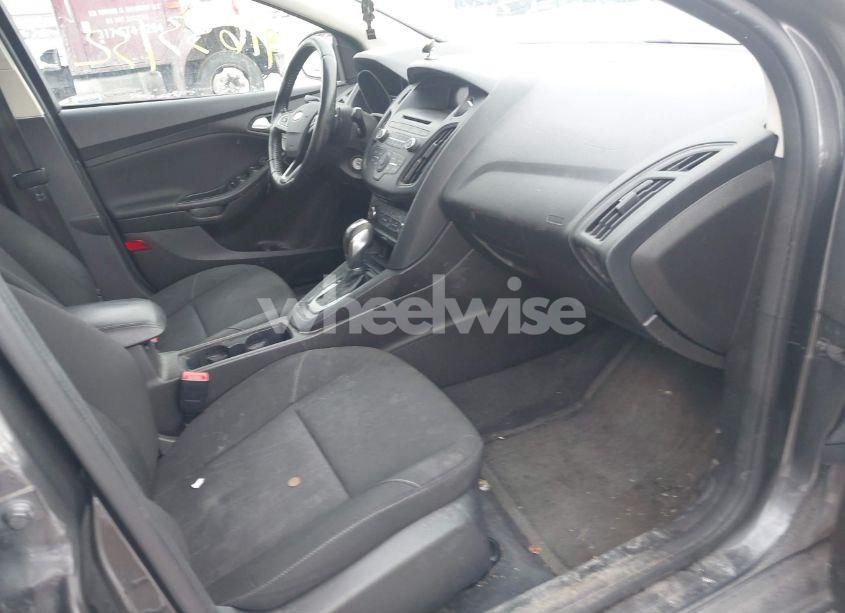 Photo 5 of 2015 Ford Focus SE (VIN 1FADP3F28FL346849)