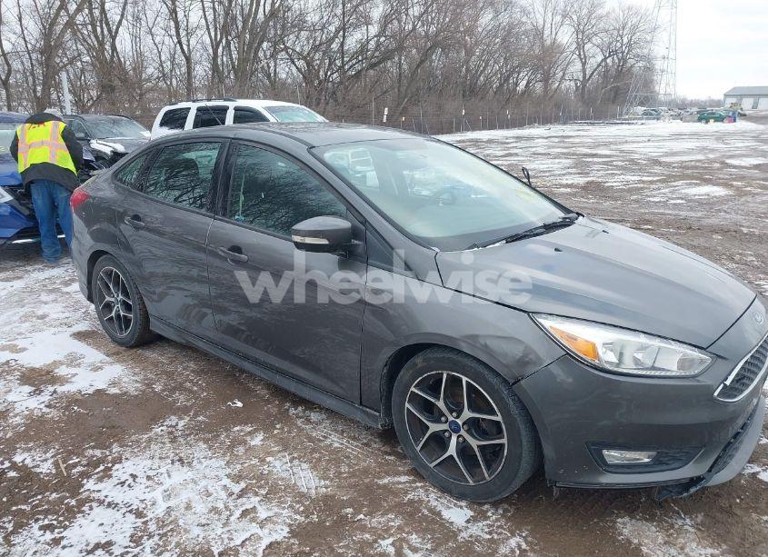 Photo 6 of 2015 Ford Focus SE (VIN 1FADP3F28FL346849)