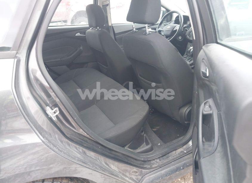 Photo 8 of 2015 Ford Focus SE (VIN 1FADP3F28FL346849)