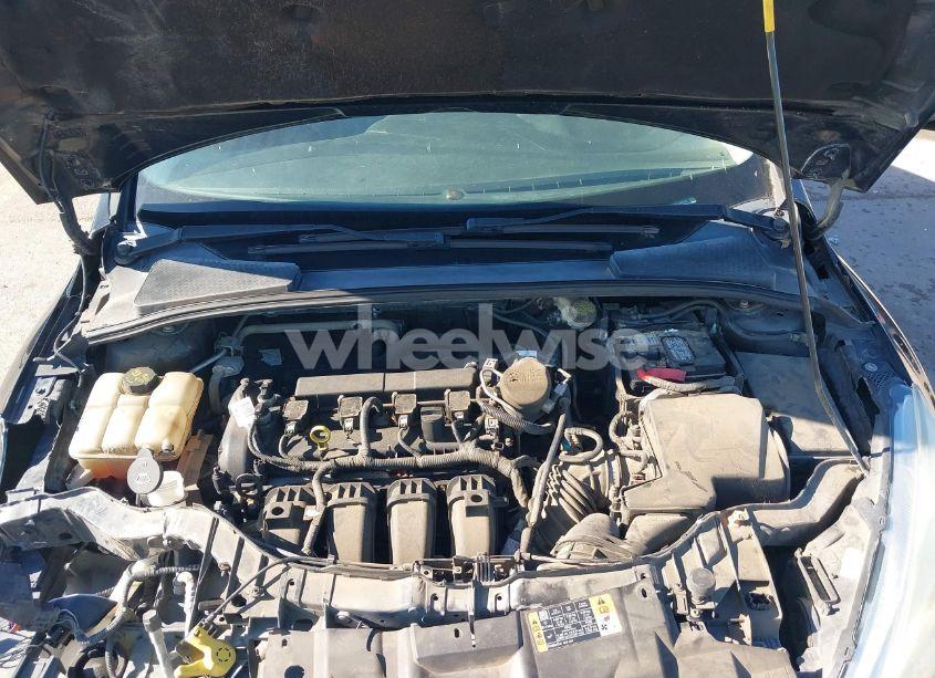 Photo 10 of 2015 Ford Focus SE (VIN 1FADP3F28FL356510)