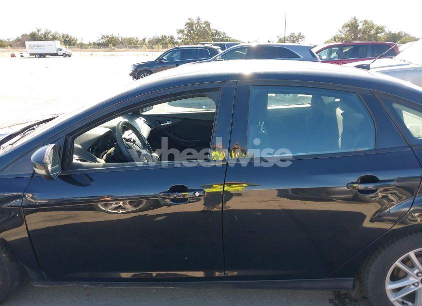 Photo 14 of 2015 Ford Focus SE (VIN 1FADP3F28FL356510)