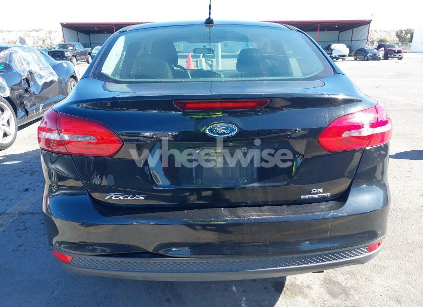 Photo 16 of 2015 Ford Focus SE (VIN 1FADP3F28FL356510)