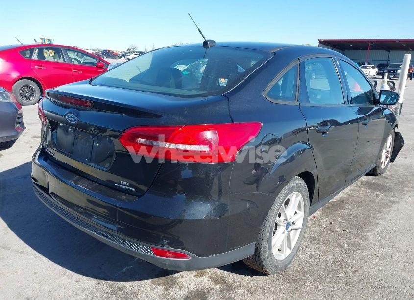 Photo 4 of 2015 Ford Focus SE (VIN 1FADP3F28FL356510)
