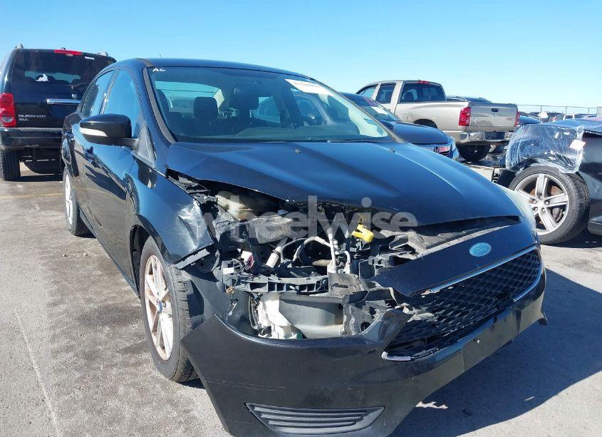 Photo 6 of 2015 Ford Focus SE (VIN 1FADP3F28FL356510)