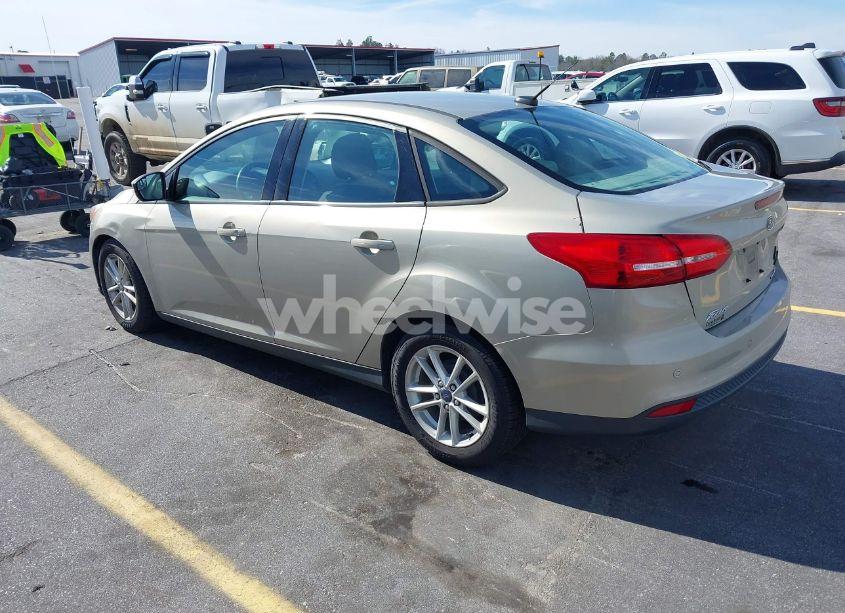 Photo 3 of 2015 Ford Focus SE (VIN 1FADP3F28FL381858)