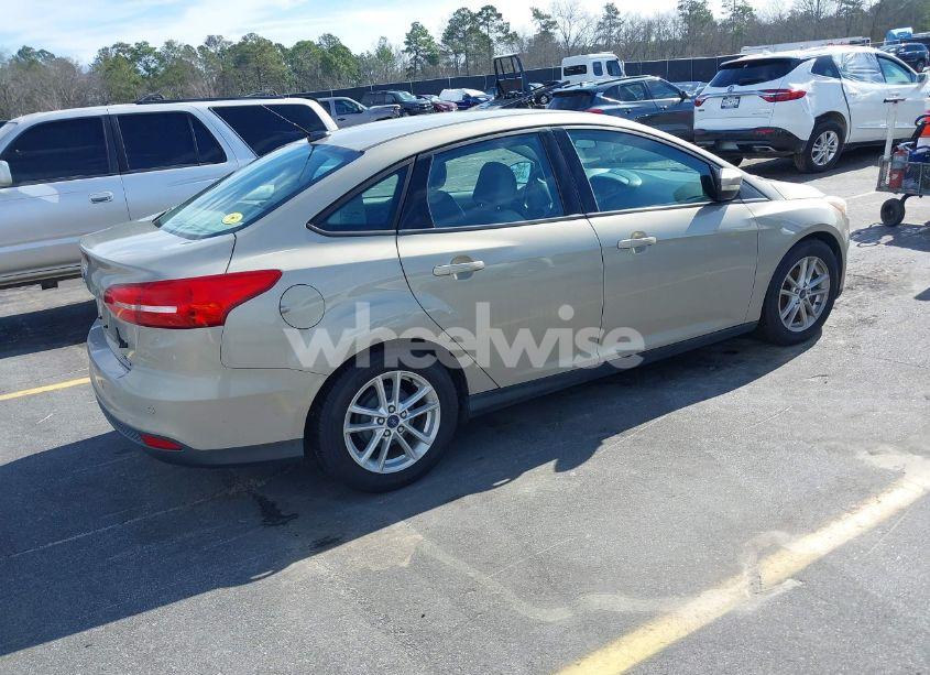 Photo 4 of 2015 Ford Focus SE (VIN 1FADP3F28FL381858)
